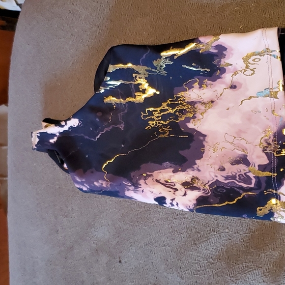 Old navy sports bra - new - Picture 3 of 3